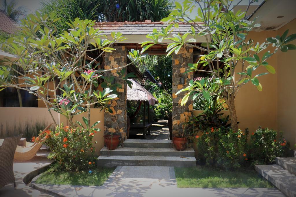 Matahari Inn Гілі-Траванган Екстер'єр фото